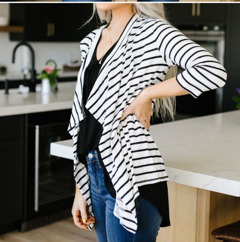 NWT Striped Casual Draped 3/4 Sleeve Cardigan in White & Black